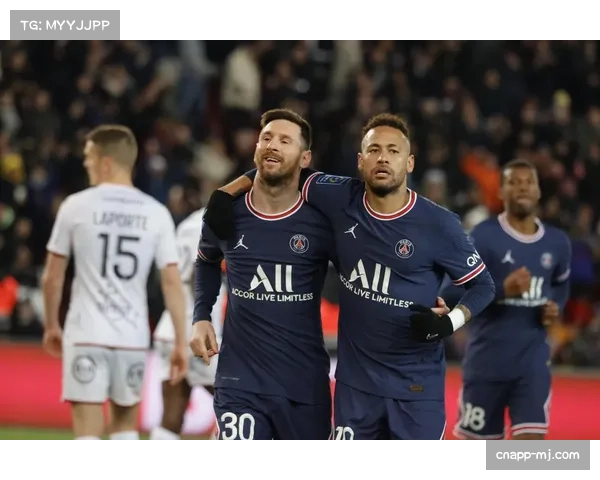 巴黎圣日耳曼后卫线全员健康，为战术选择提供充足人员保障